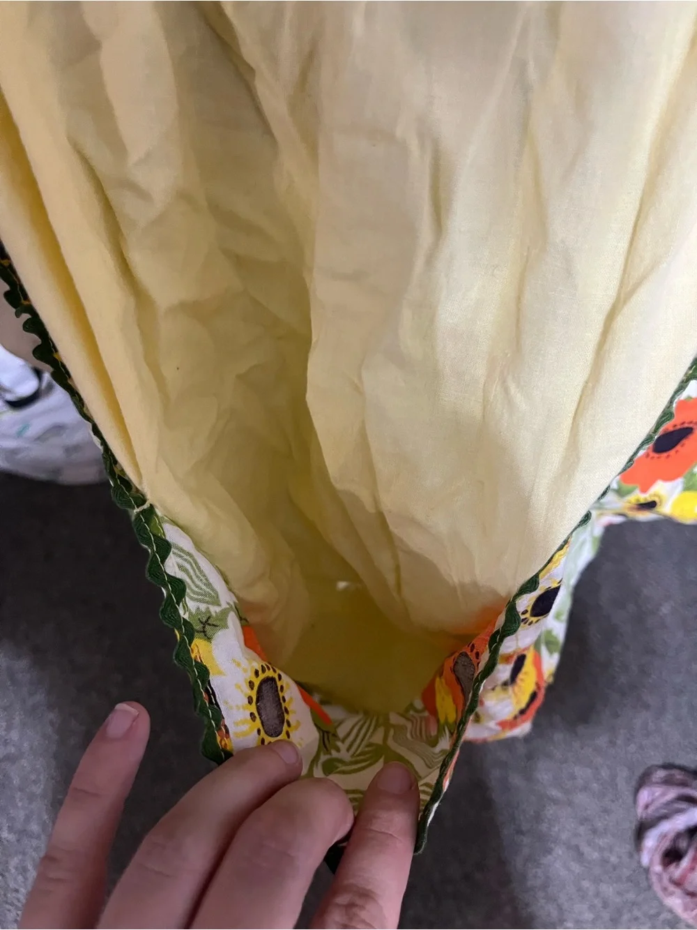 Vintage Kitchen Apron w/ Pockets Tie Back Floral Yellow Tiered Mini Skirt Style